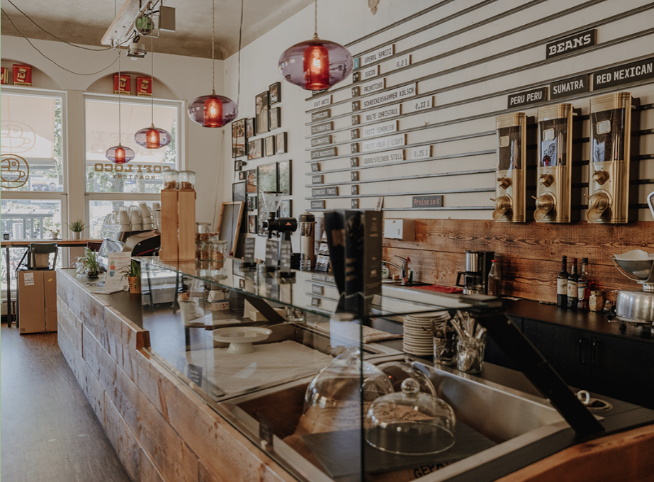 Cafe Tresen von innen 