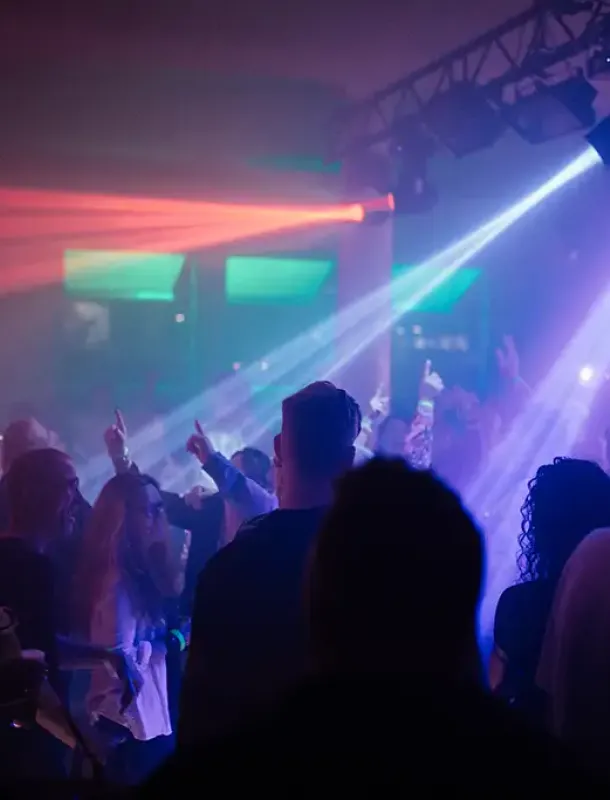 Volle Röstburg Eventbild mit Nebel und Lichtern